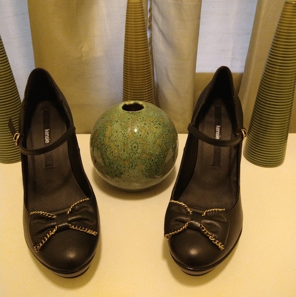 Shoes - Picture 1 of 4